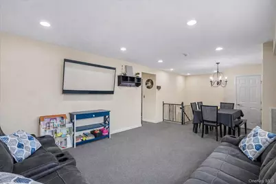 150 Pointe Cir N #150, Coram, NY 11727 - Photo 12