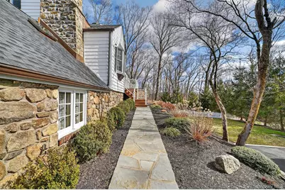 69 Locust Avenue, Cortlandt Manor, NY 10567 - Photo 4