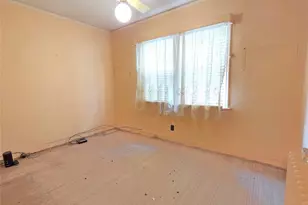 242 Graff Ave, Bronx, NY 10465 - Photo 4