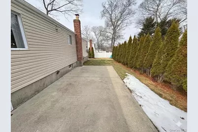 373 Port Avenue, Ronkonkoma, NY 11779 - Photo 2