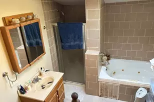 1557 N Gardiner Dr, Bay Shore, NY 11706 - Photo 4