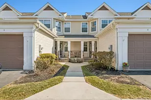 4 Commodore Cir, Port Jefferson Station, NY 11776 - Photo 2