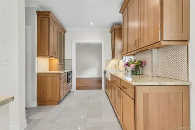 85 Violet Avenue, Floral Park, NY 11001 - Photo 16