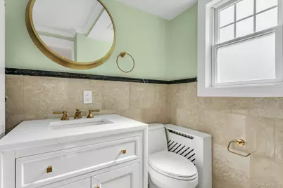 85 Violet Avenue, Floral Park, NY 11001 - Photo 18