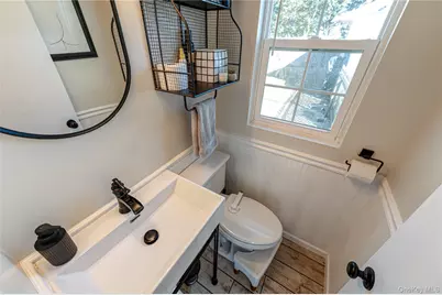 9 Leeds Street, South Huntington, NY 11746 - Photo 8