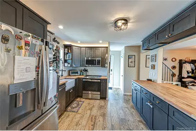 9 Leeds Street, South Huntington, NY 11746 - Photo 6