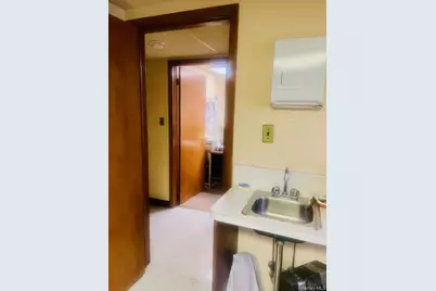 10922 Myrtle Avenue, Richmond Hill, NY 11418 - Photo 20