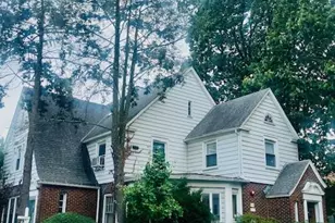 109-22 Myrtle Ave, Richmond Hill North, NY 11418 - Photo 2