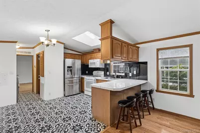 37 Hubbard Ave #5, Riverhead, NY 11901 - Photo 12