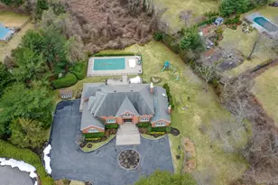 301 Berry Hill Rd, Oyster Bay, NY 11791 - Photo 2