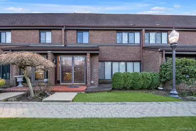 5 Fox Ridge, Roslyn, NY 11576 - Photo 1