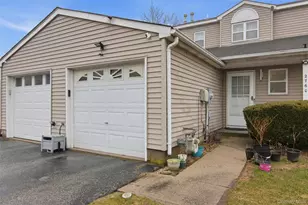 2760 Schleigel Blvd, Amityville, NY 11701 - Photo 2