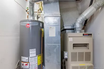 2760 Schleigel Boulevard, Amityville, NY 11701 - Photo 14