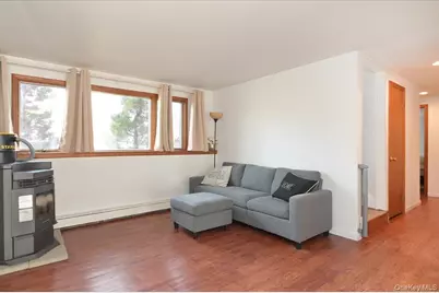 332 Sea Cliff Street, Islip Terrace, NY 11752 - Photo 18