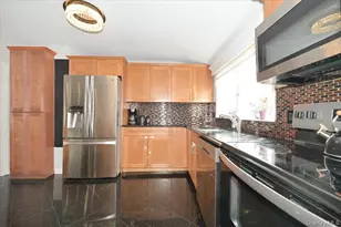 332 Sea Cliff St, Islip Terrace, NY 11752 - Photo 12