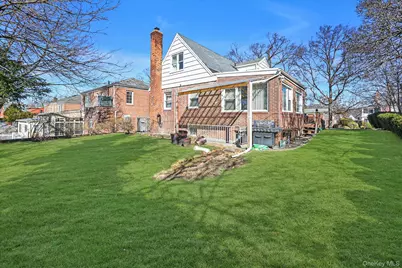 18432 Cambridge Road, Jamaica, NY 11432 - Photo 2