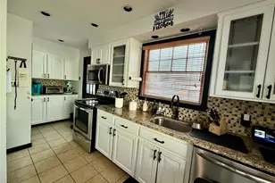 68 Robert St, Freeport, NY 11520 - Photo 4