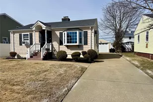 68 Robert St, Freeport, NY 11520 - Photo 2