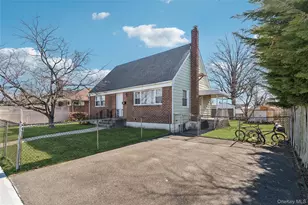 2036 Front St, East Meadow, NY 11554 - Photo 24