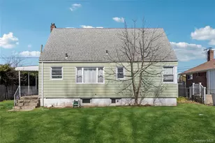 2036 Front St, East Meadow, NY 11554 - Photo 22