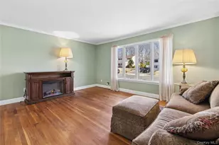 14 Wenmore Rd, Commack, NY 11725 - Photo 2