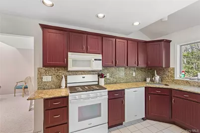 12 Stone Gate Court, Smithtown, NY 11787 - Photo 10