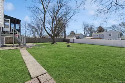 236 Vermont Avenue, Bay Shore, NY 11706 - Photo 28