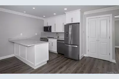 164 W Montauk Highway #9, Hampton Bays, NY 11946 - Photo 2