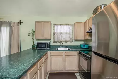 11 Holbrook Street, Bay Shore, NY 11706 - Photo 16