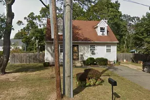 11 Holbrook St, Bay Shore, NY 11706 - Photo 2