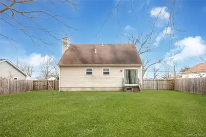 11 Holbrook Street, Bay Shore, NY 11706 - Photo 6