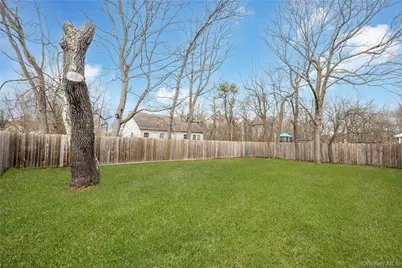 11 Holbrook Street, Bay Shore, NY 11706 - Photo 8