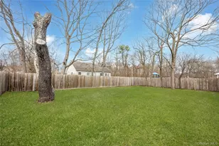 11 Holbrook St, Bay Shore, NY 11706 - Photo 8