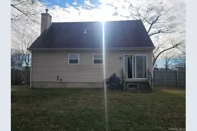 11 Holbrook Street, Bay Shore, NY 11706 - Photo 6