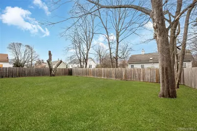 11 Holbrook Street, Bay Shore, NY 11706 - Photo 4
