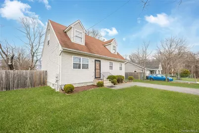 11 Holbrook Street, Bay Shore, NY 11706 - Photo 2