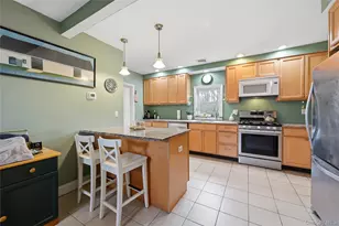 21 King St, Hampton Bays, NY 11946 - Photo 8