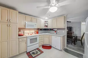 2 Dogwood Ln, Manorville, NY 11949 - Photo 18