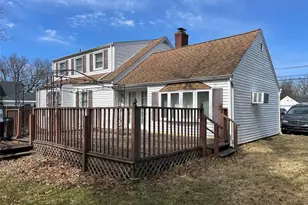 104 Vesper Ct, Babylon, NY 11702 - Photo 2