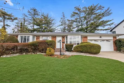 654 Oakwood Court, Westbury, NY 11590 - Photo 2