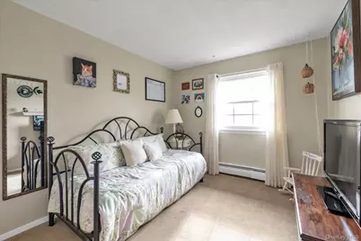 654 Oakwood Court, Westbury, NY 11590 - Photo 14