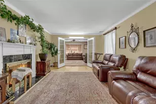 121 6th St, Hicksville, NY 11801 - Photo 6