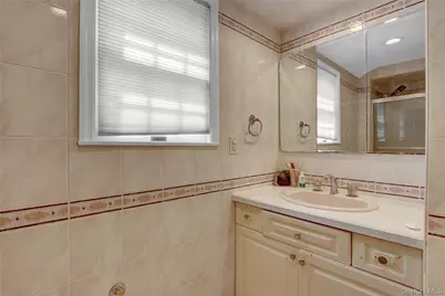 121 6th Street, Hicksville, NY 11801 - Photo 20