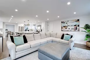 109 Country Club Dr, Port Washington, NY 11050 - Photo 14