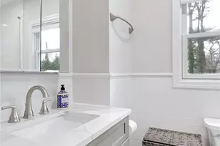 109 Country Club Dr, Port Washington, NY 11050 - Photo 22