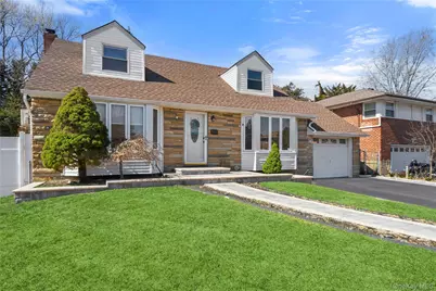 25 Leonard Road, Syosset, NY 11791 - Photo 2