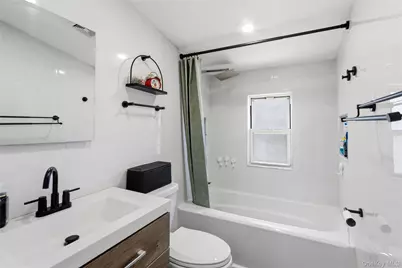 25 Leonard Road, Syosset, NY 11791 - Photo 20