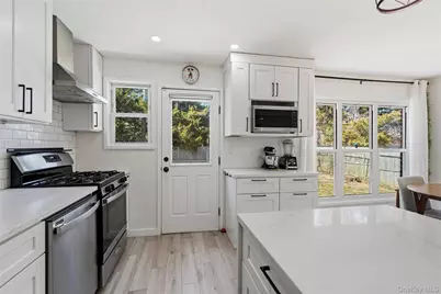 25 Leonard Road, Syosset, NY 11791 - Photo 10