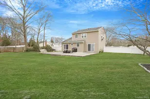 5 Donna Ct, Selden, NY 11784 - Photo 2