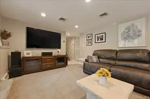 19 Keswick Ln, Plainview, NY 11803 - Photo 24